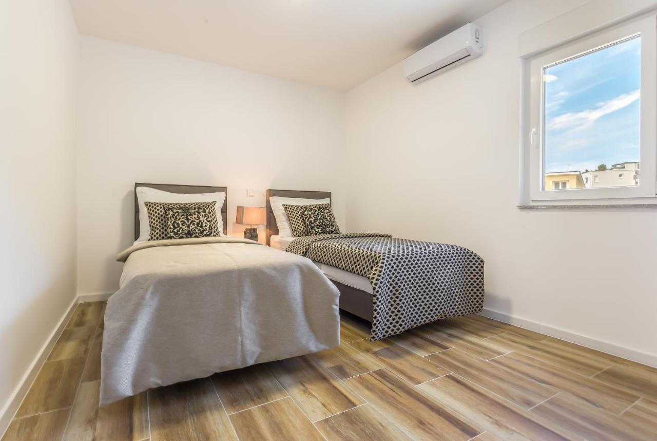 Luxury 2 Bedroom Apartment With Sea View Baška Voda Exterior foto